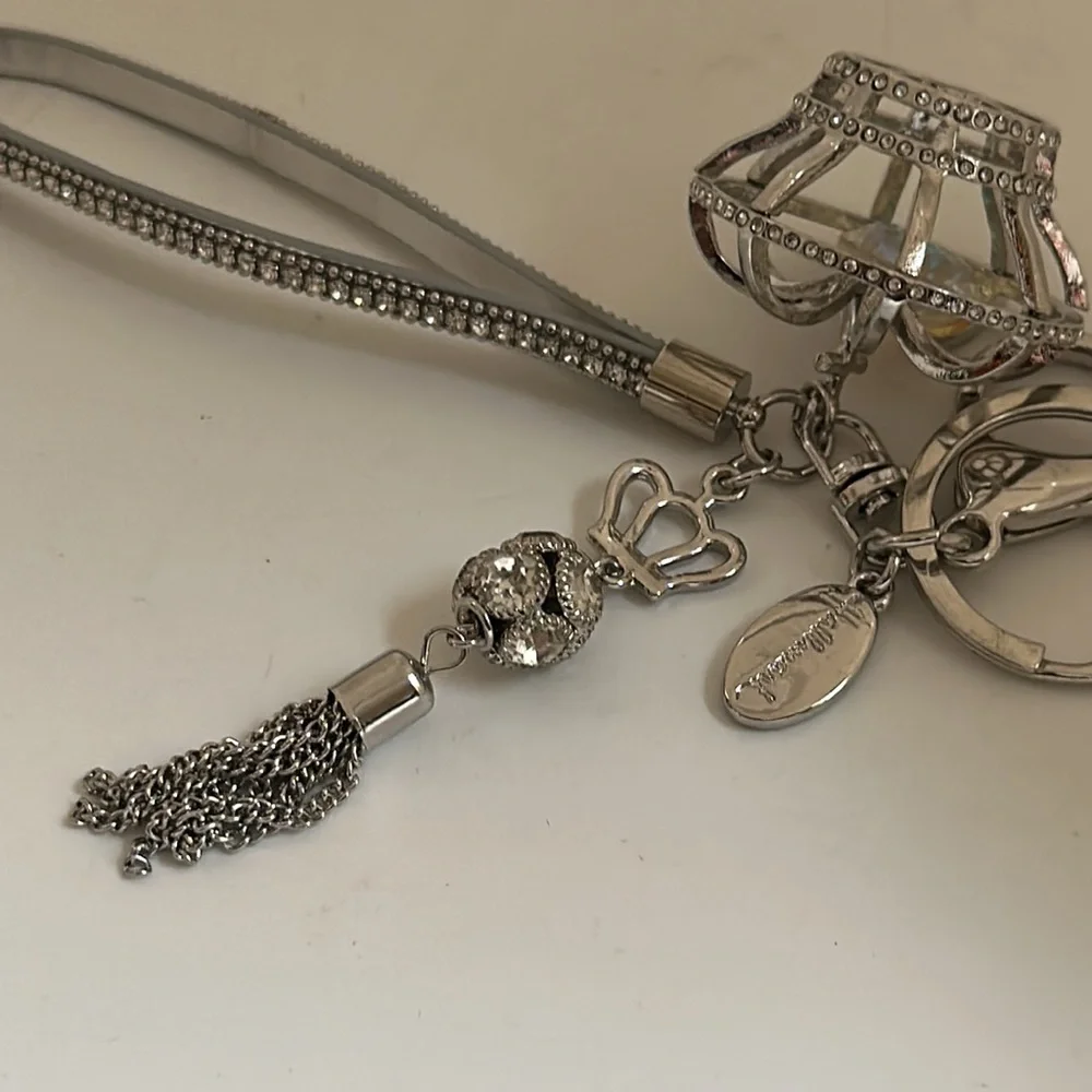 NEW HALLMARK Jewel WRISTLET white gold Tone Crown + CZ Key Ring Keychain - Picture 3 of 3
